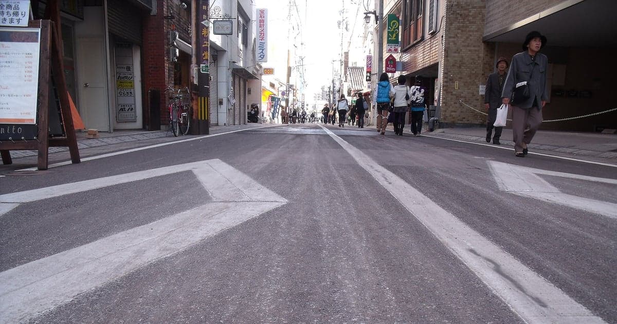 唐津くんちの曳山巡行の様子