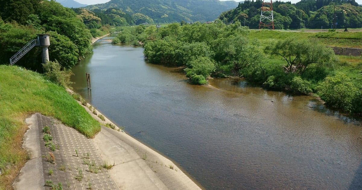 佐賀県唐津市相知町の相知くんちで相知宿通りを進む山笠と行列のイメージ