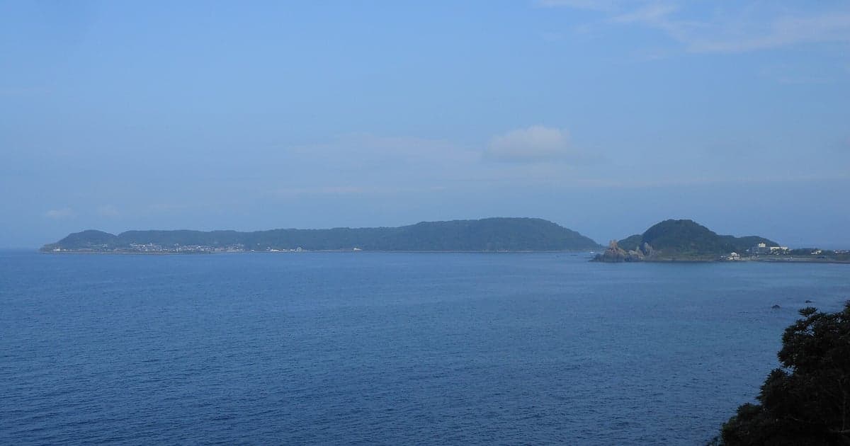 唐津市屋形石付近から望む玄界灘の海岸風景