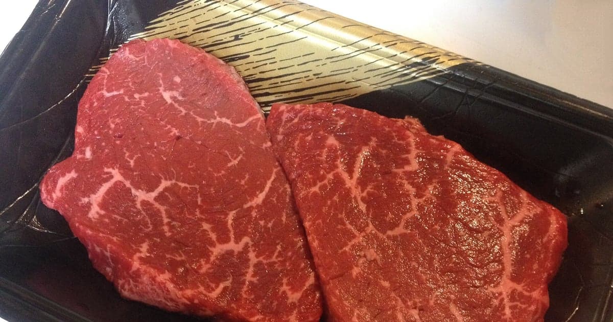 国産黒毛和牛のステーキ肉(生・イメージ)