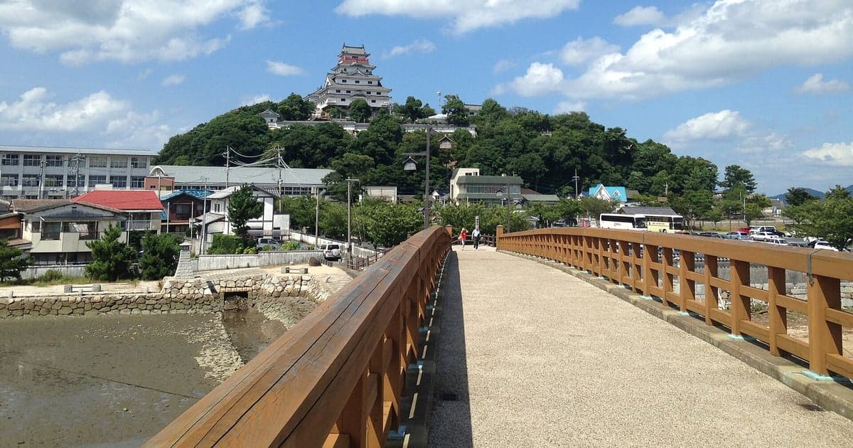 城内橋から望む唐津城天守閣