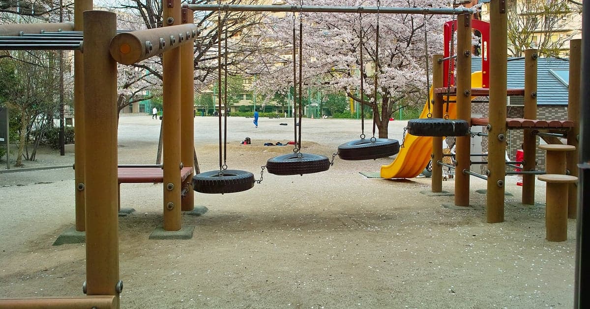 唐津市の保育所・認定こども園への入所申込を考える親子のイメージ