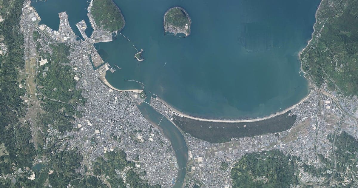 唐津の海と港町の風景