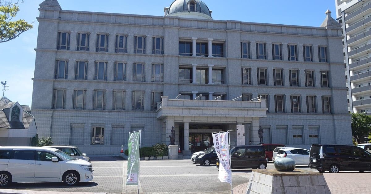 唐津市近代図書館の外観(唐津駅南口すぐ)