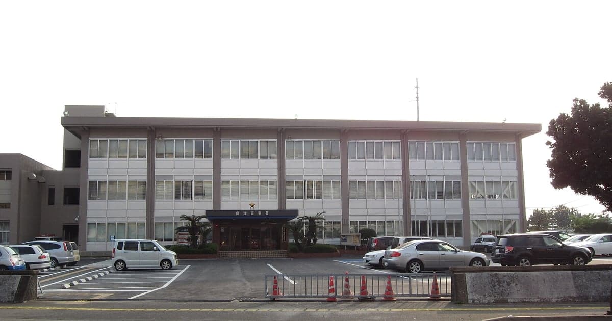 佐賀県唐津市二タ子にある唐津警察署の外観